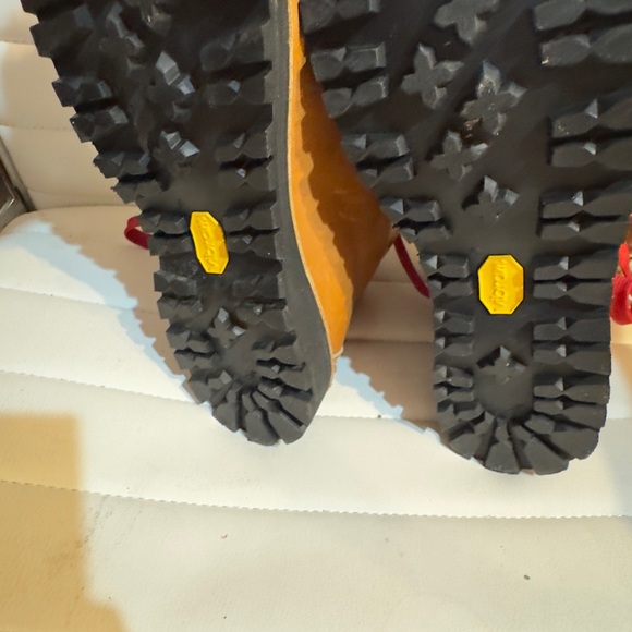 Danner Women’s Cascade Clovis GORE-TEX Boots - Tan and Red - Picture 7 of 10